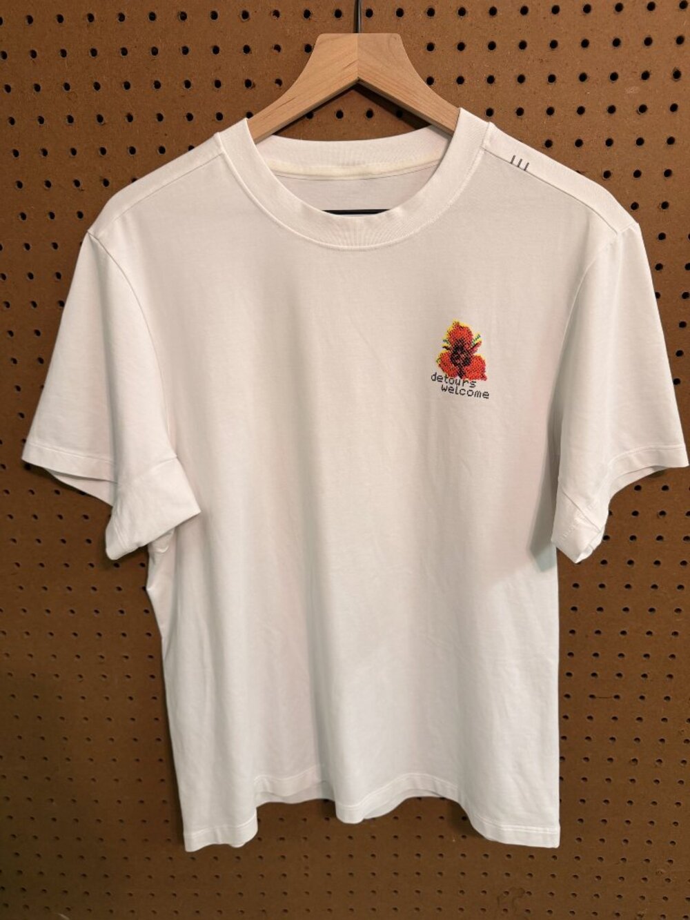 lululemon Detours Welcome Graphic Tee Men's White Cotton Short Sleeve
